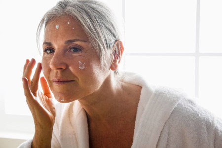 Старіння шиї: як не допустити обвисання шкіри на шиї в різному віці