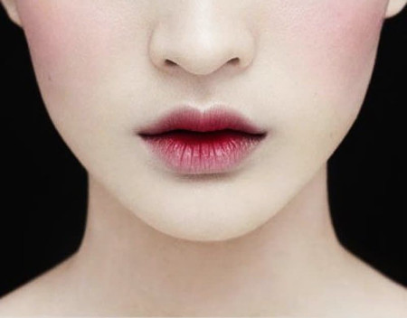 How to reduce lips: makeup and plastics