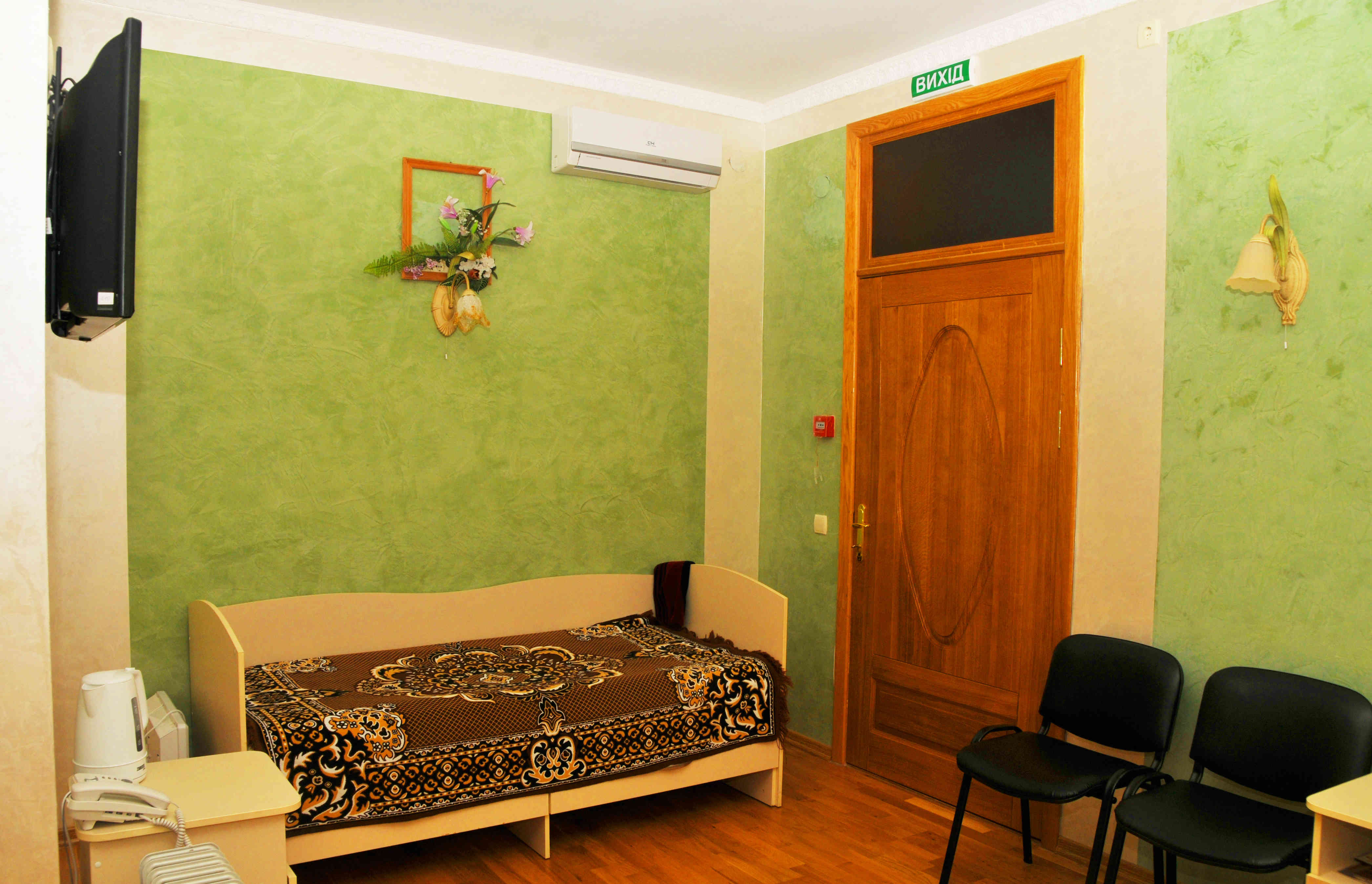 Plastic and Cosmetic surgery center room photo 1