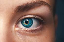 Жировые грыжи под глазами: причины появления и как избавиться